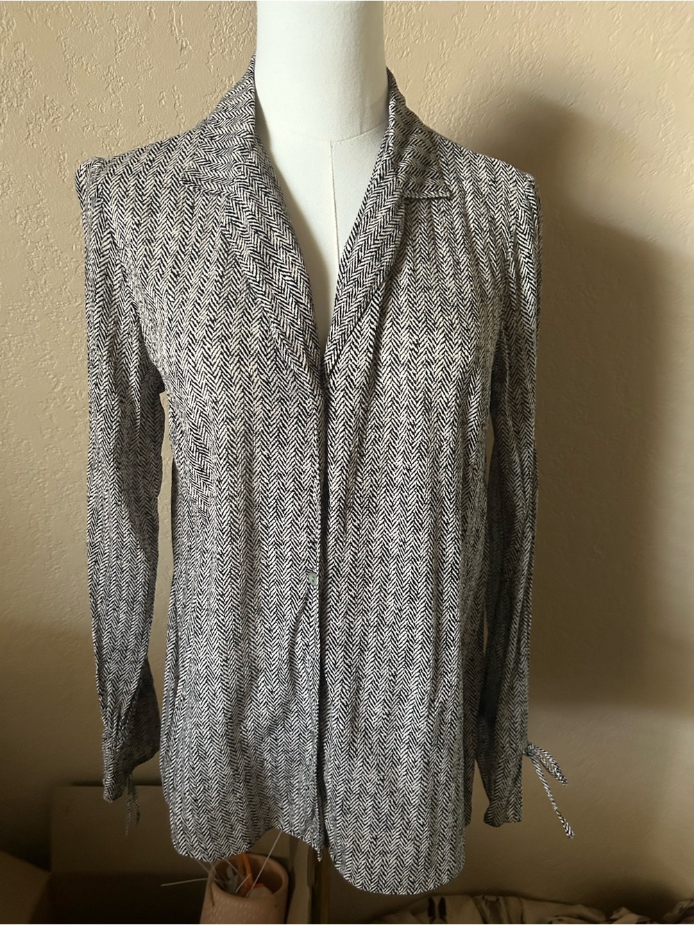 $18 J.Jill Black & White Herringbone Open Front Blouse